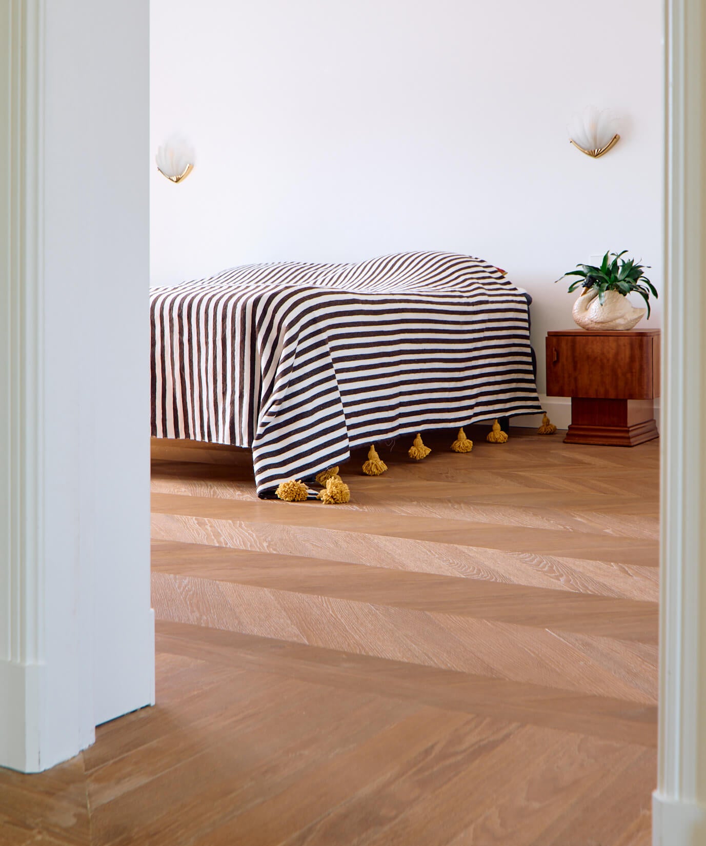 Slaapkamer met Hongaarse punt vloer verlijmd op elektrische vloerverwarming
