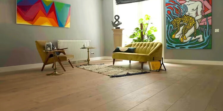 Eikenhouten planken vloer de woonkamer van een villa in Bussum