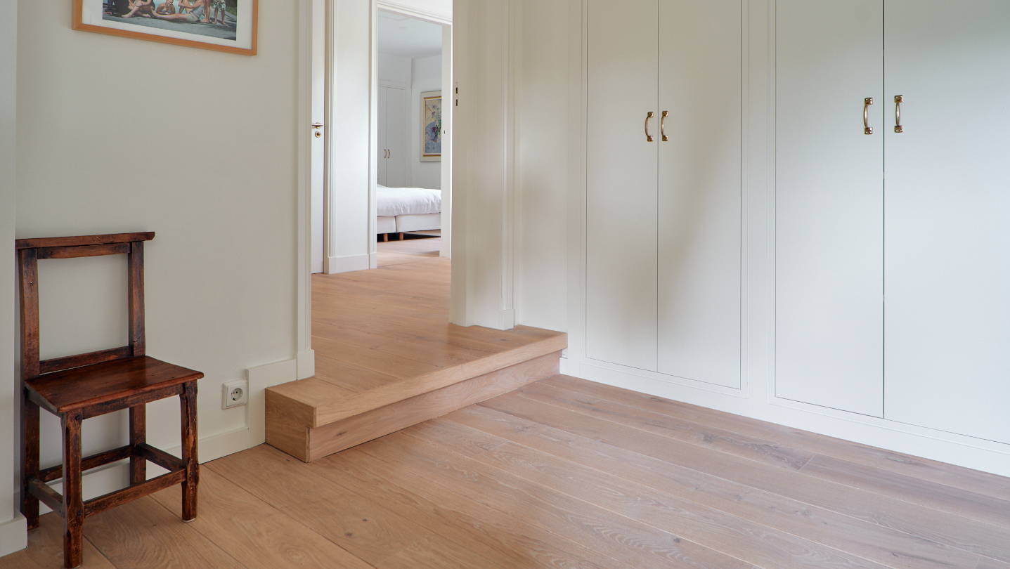 Floortje planken lamelparketvloer met vloerverwarming heeft een rc-waarde van 0,070 kW per m2 en is verkrijgbaar tot 22 cm breed.