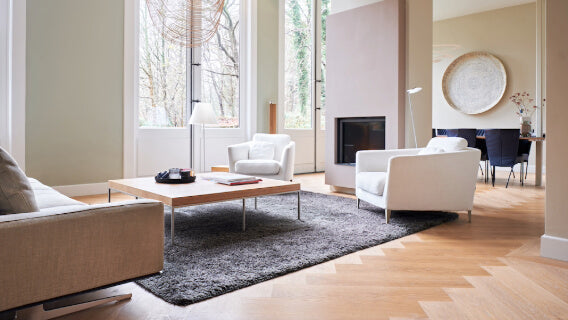 Houten vloeren zijn toepasbaar in verschillende ruimtes waaronder een woonkamer, keuken, badkamer en slaapkamer.