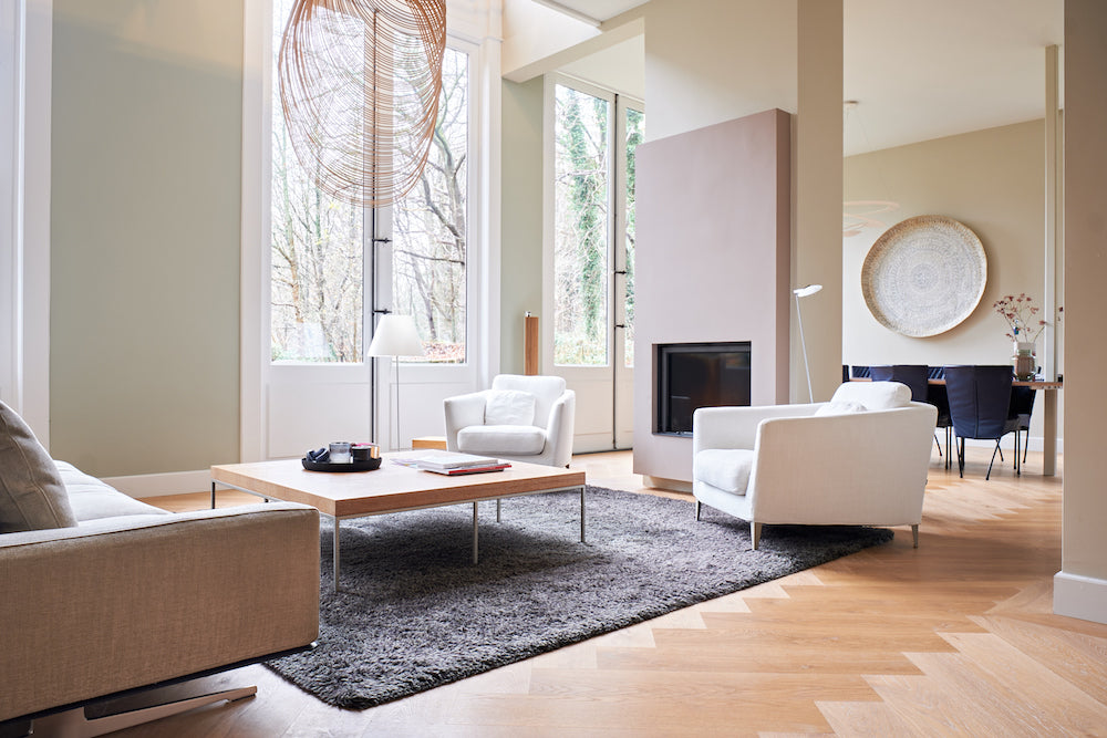 Houten vloeren zijn toepasbaar in verschillende ruimtes waaronder een woonkamer, keuken, badkamer en slaapkamer.